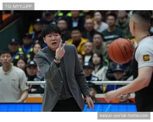 邱彪强调失误控制与篮板 山东逆转江苏展现团队防守韧性 邱彪强调失误控制与篮板 山东逆转江苏展现团队防守韧性